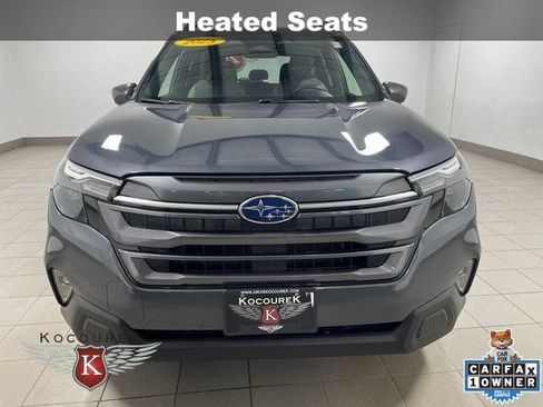 Used 2025 Subaru Forester Premium AWD/4WD image 2