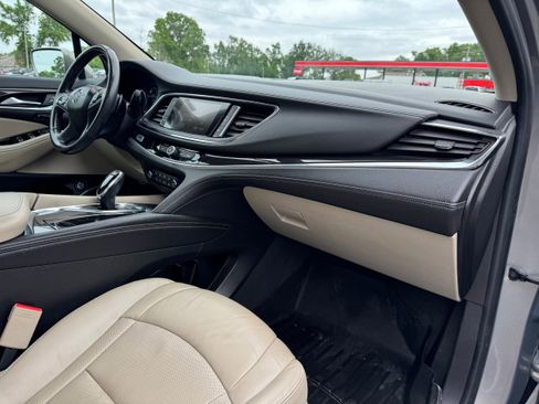 Used 2019 Buick Enclave Premium w/ Experience Buick Package FWD image 18