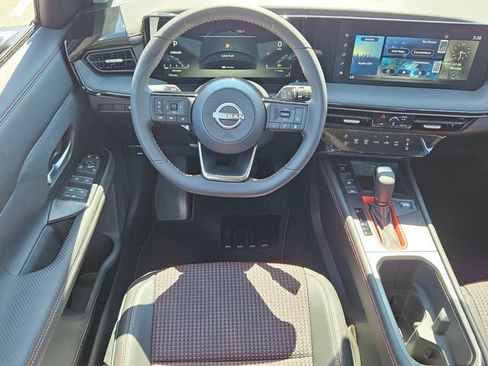 Used 2025 Nissan Kicks SR image 7