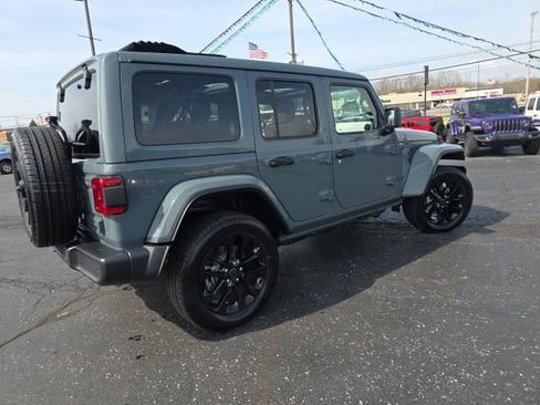 Used 2025 Jeep Wrangler Unlimited Sahara w/ Safety Group image 9