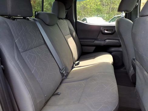 Used 2017 Toyota Tacoma TRD Sport w/ Premium & Technology Package image 13