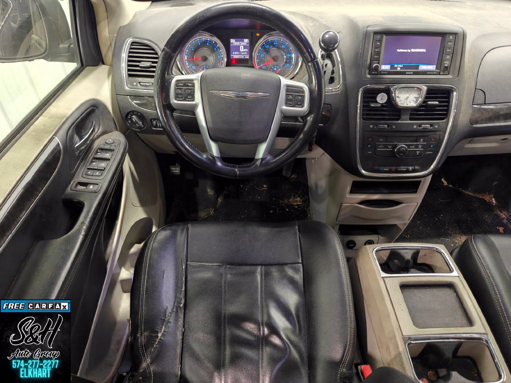 Used 2013 Chrysler Town & Country Touring FWD image 4