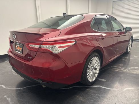 Used 2018 Toyota Camry XLE image 3