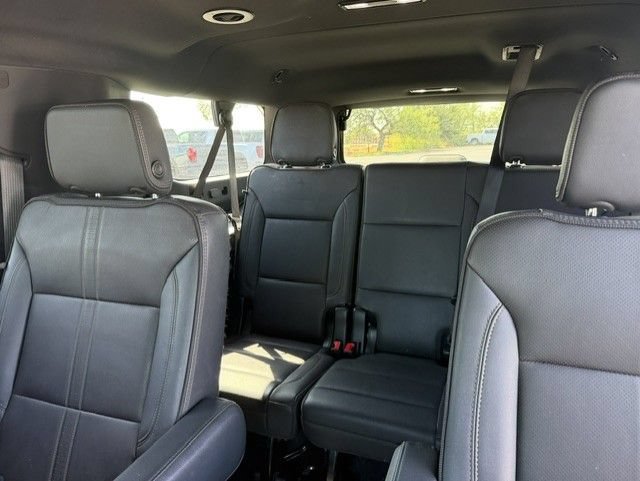 Used 2025 Chevrolet Suburban High Country AWD/4WD image 19