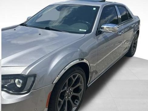 Used 2018 Chrysler 300 S w/ 300S Premium Group RWD image 3