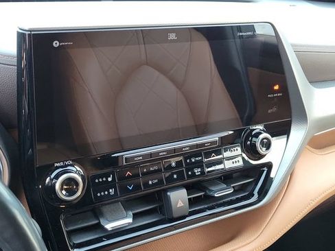 Used 2021 Toyota Highlander Platinum FWD image 24