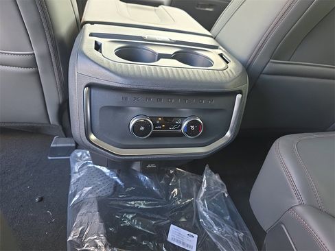 New 2025 Ford Expedition Active image 33