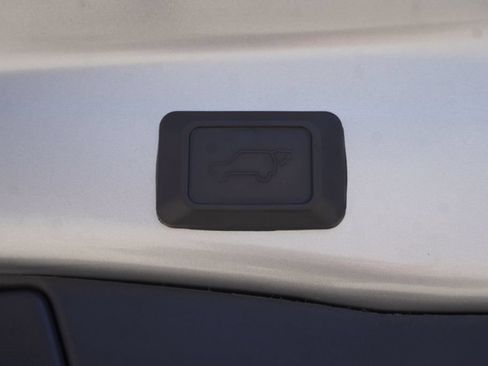 Certified 2022 Toyota RAV4 XLE Premium FWD image 9