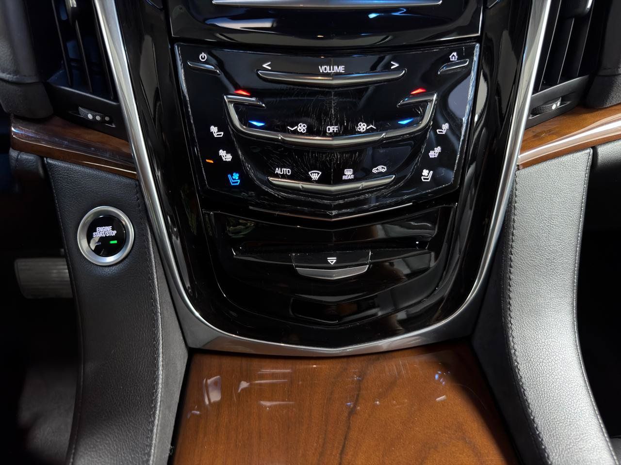 Used 2017 Cadillac Escalade Premium Luxury AWD/4WD image 22