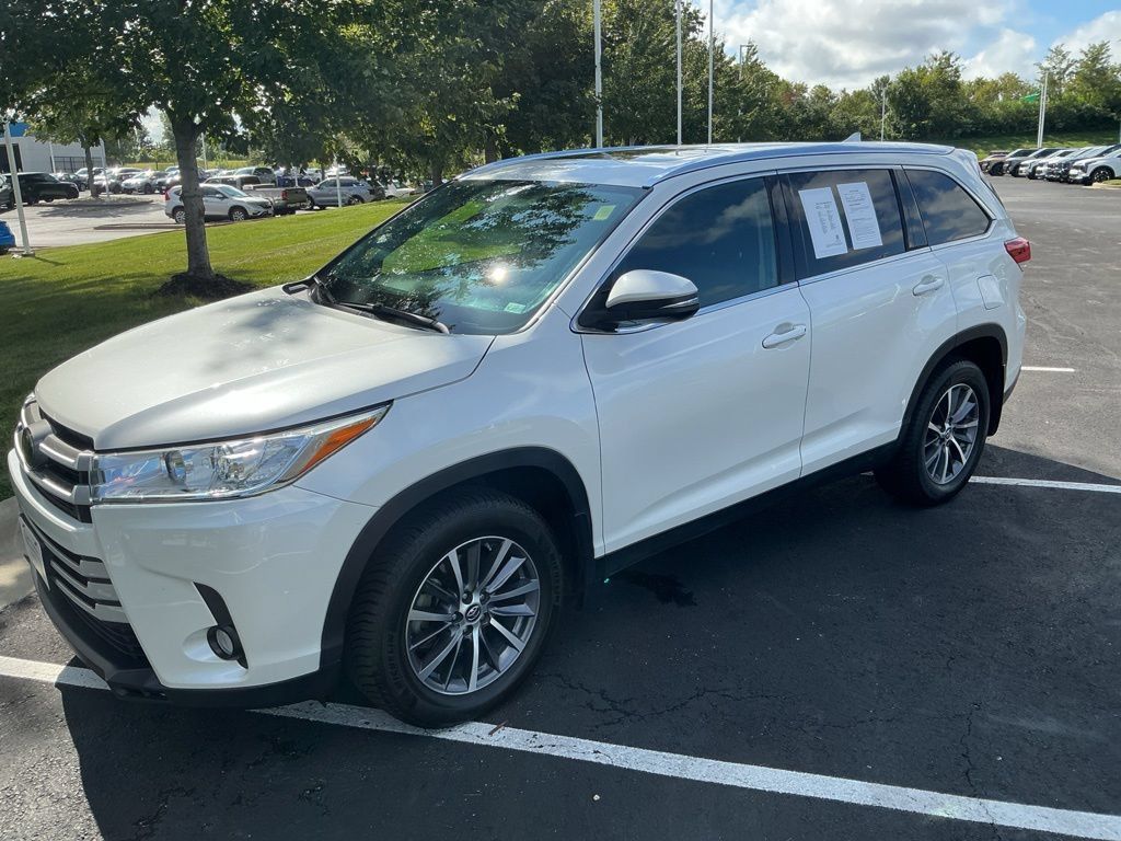 Used 2019 Toyota Highlander XLE AWD/4WD image 5