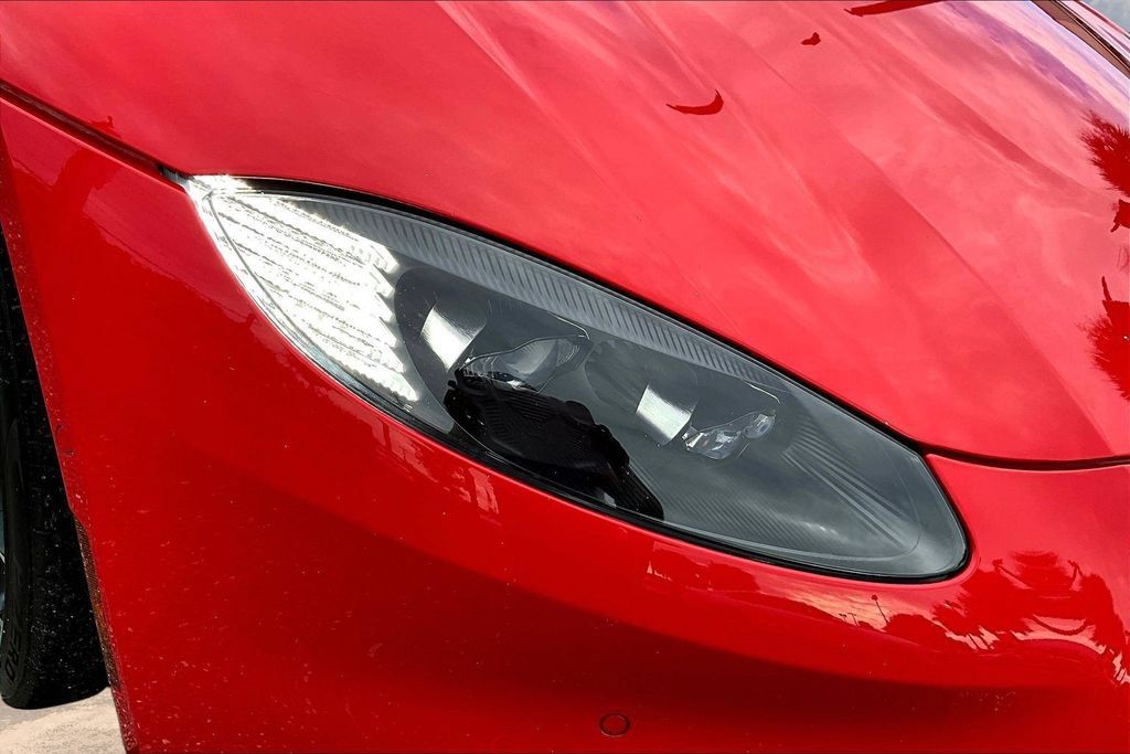 Used 2022 Aston Martin V8 Vantage Coupe RWD image 32