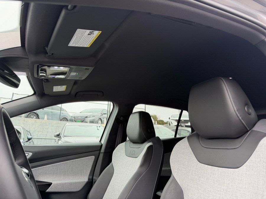 Used 2024 Volkswagen ID.4 Pro AWD/4WD image 17