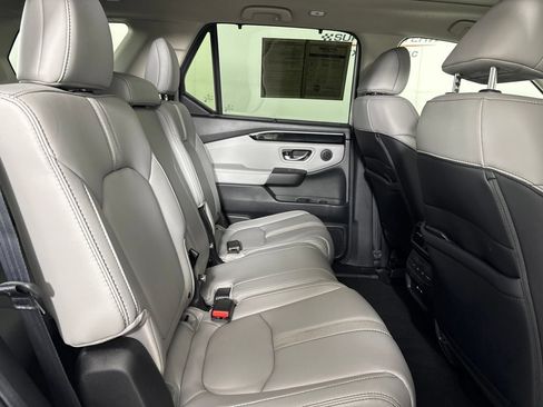 Used 2025 Honda Pilot Touring image 29