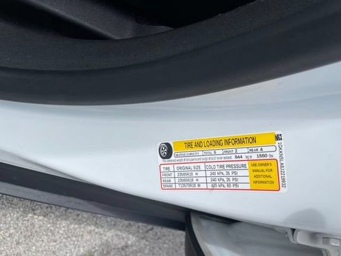 Used 2018 GMC Acadia SLE AWD/4WD image 24