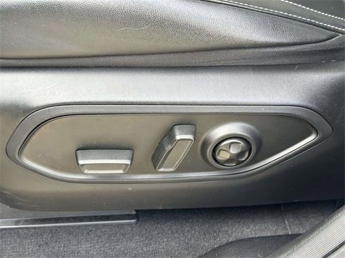 Certified 2023 Jeep Grand Cherokee Limited w/ Black Appearance Package image 16