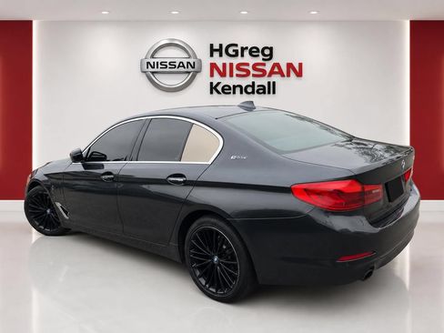 Used 2018 BMW 530e w/ Premium Package 2 RWD image 2