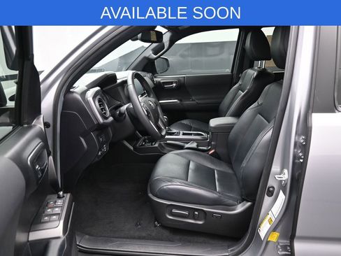 Used 2021 Toyota Tacoma TRD Off-Road w/ TRD Premium Off Road Package image 9