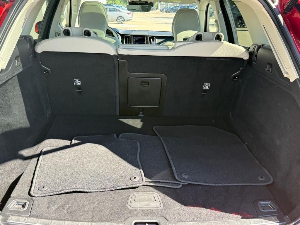 Used 2021 Volvo XC60 T5 Momentum w/ Premium Package AWD/4WD image 5