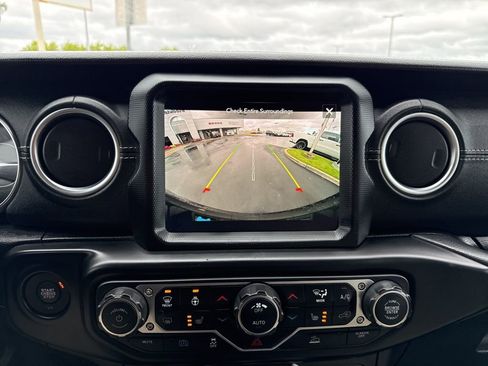 Used 2023 Jeep Wrangler Unlimited Sahara w/ Cold Weather Group image 24