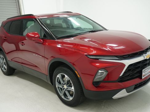 Used 2023 Chevrolet Blazer LT w/ Convenience Package FWD image 3