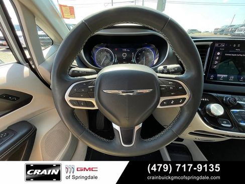 Used 2024 Chrysler Pacifica Touring-L FWD image 14