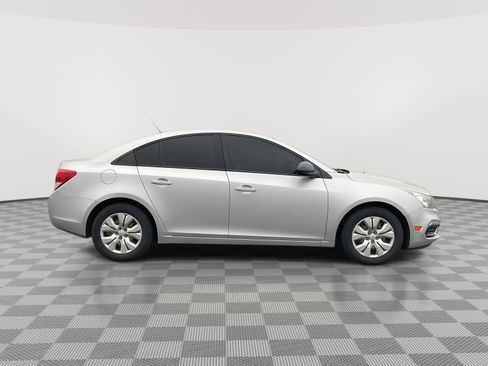 Used 2016 Chevrolet Cruze LS image 2