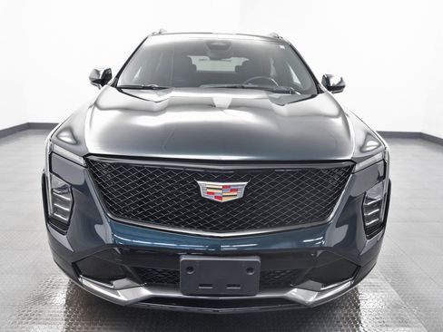 Used 2024 Cadillac XT4 Sport image 2