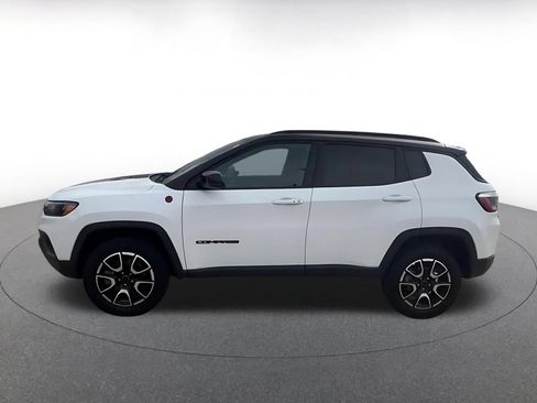Used 2025 Jeep Compass Trailhawk AWD/4WD image 9