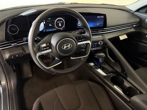 Certified 2024 Hyundai Elantra SEL w/ Convenience Package FWD image 11