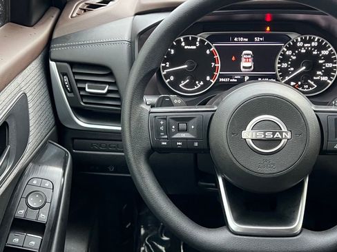 Used 2023 Nissan Rogue S image 69