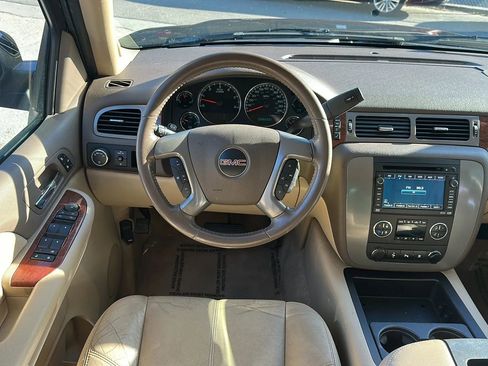 Used 2008 GMC Yukon XL SLT w/ SLT Preferred Equipment Group RWD image 30