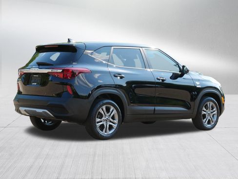 Certified 2023 Kia Seltos LX AWD/4WD image 7