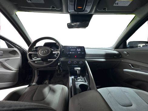 Used 2023 Hyundai Elantra SE FWD image 13