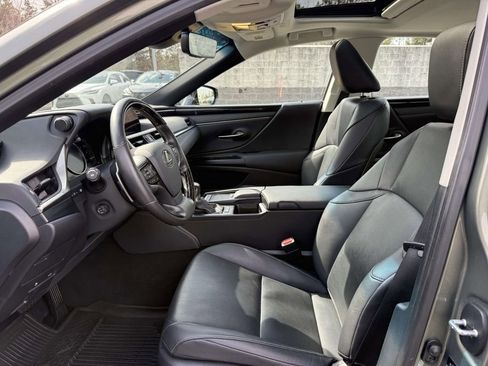 Used 2021 Lexus ES 300h w/ Premium Package image 12