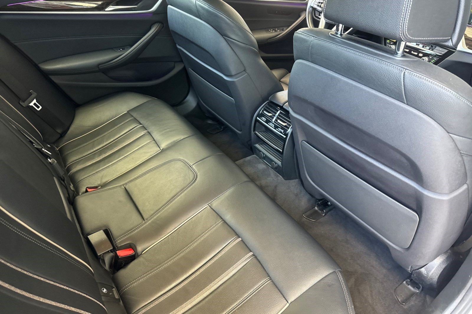 Used 2019 BMW 530e w/ Convenience Package RWD image 32