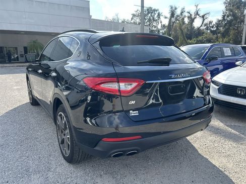 Used 2017 Maserati Levante image 4