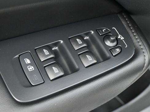 Used 2023 Volvo XC60 B5 Plus w/ Protection Package Premier image 4