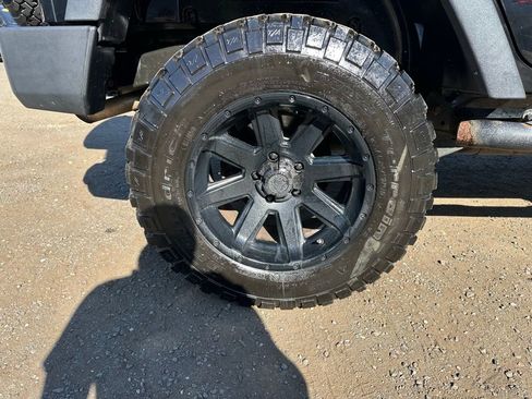 Used 2016 Jeep Wrangler Unlimited Sport w/ Connectivity Group image 28