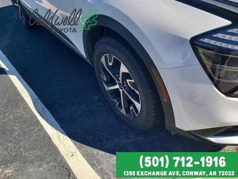 Used 2025 Kia Sportage EX image 4