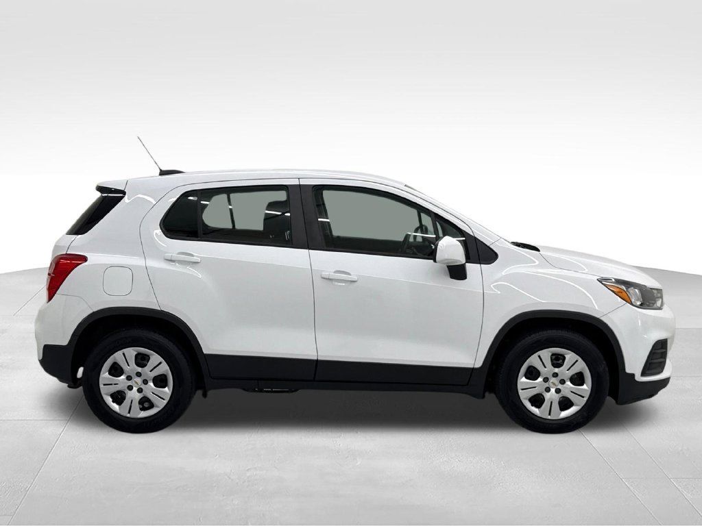 Used 2018 Chevrolet Trax LS FWD image 8