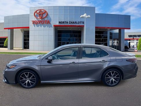 Used 2021 Toyota Camry SE image 7