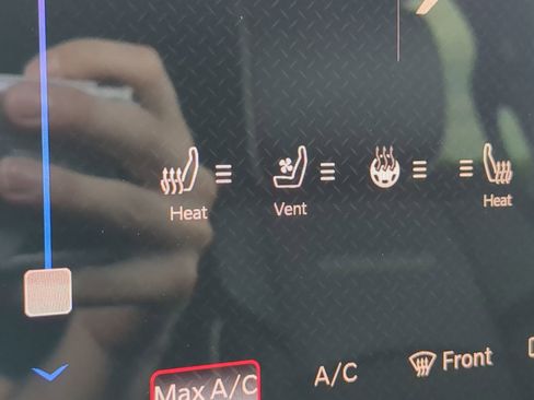 Used 2025 RAM 3500 Laramie image 21