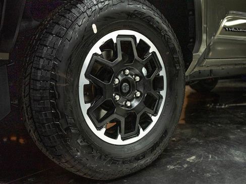 Used 2025 Toyota Tacoma TRD Off-Road w/ TRD Off Road Upgrade Package image 3