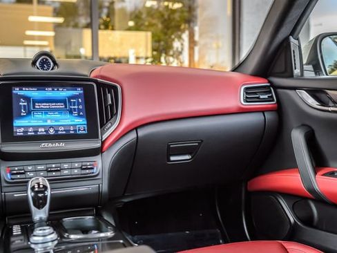 Used 2018 Maserati Ghibli image 35