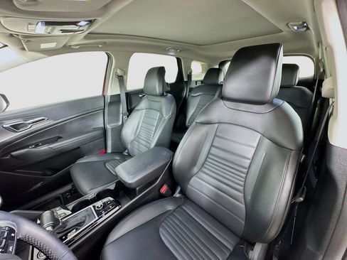 Used 2025 Kia Sportage SX image 22