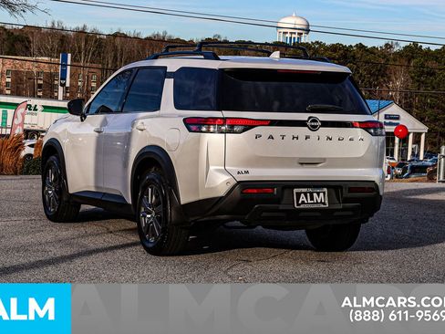 Certified 2025 Nissan Pathfinder SV image 7