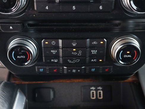 Used 2016 Ford F150 Platinum w/ Equipment Group 701A Luxury image 38