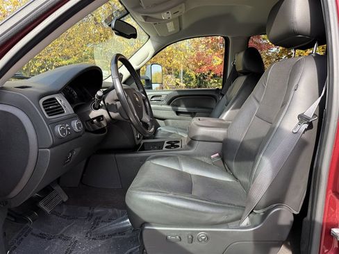 Used 2013 Chevrolet Silverado 2500 LTZ w/ LTZ Plus Package image 9