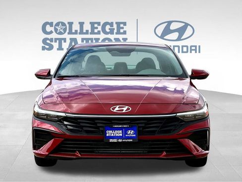 Used 2025 Hyundai Elantra SE w/ Cargo Package FWD image 4