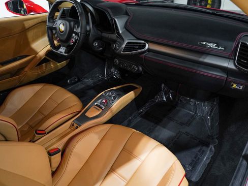 Used 2015 Ferrari 458 Italia image 14